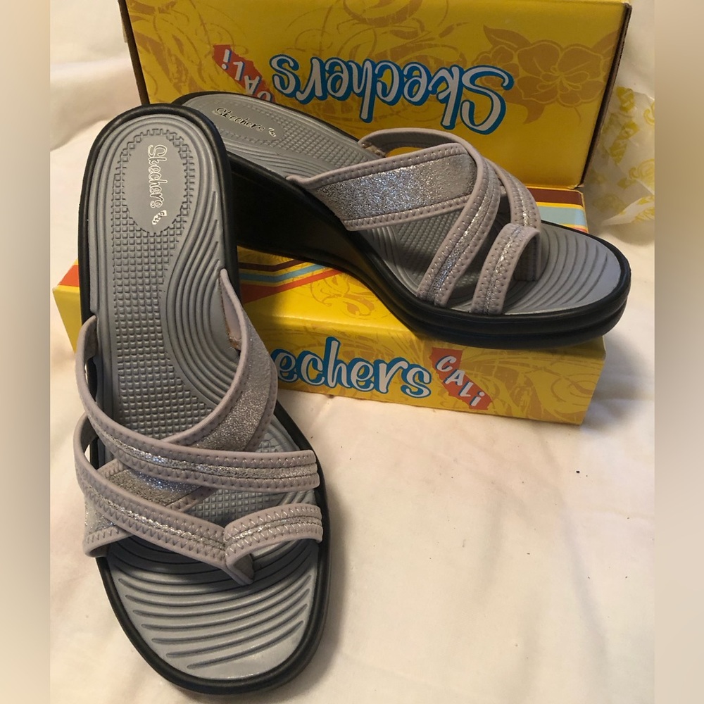 Skechers Cali Women's Wedge Sandal. Size 8. Never worn. Grey with silver accent.
